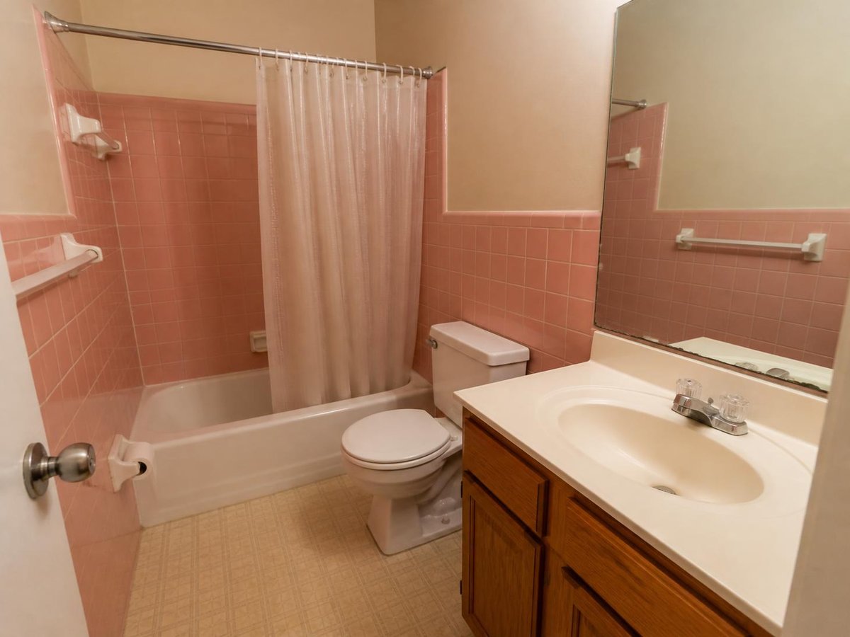 Cooper City guest bath, before